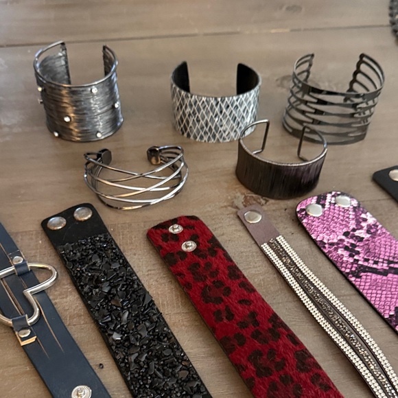 Lot of 34 Paparazzi Colorful Bracelet Collection - Picture 7 of 7